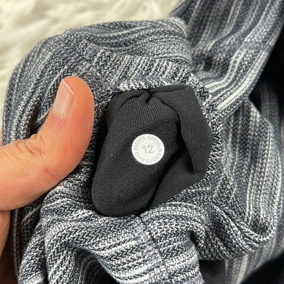 Lululemon Align Crop 21" *Cross Waist Mini Space Dye Herringbone Heathered Black - Picture 4 of 6